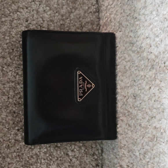 Prada trifold black wallet Authentic - Picture 1 of 10